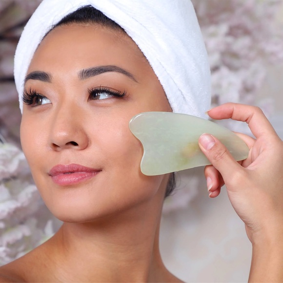 Daily Concepts JADE GUA SHA FACIAL TOOL - Picture 7 of 11